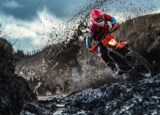 开云官方app入口-法网险胜澳网，蒂姆刷新纪录背后的红土哲学与硬地博弈