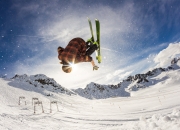 开云官网-绿茵场上的双城记，皇马血拼尼日利亚新星，京多安在德甲争冠战接管比赛