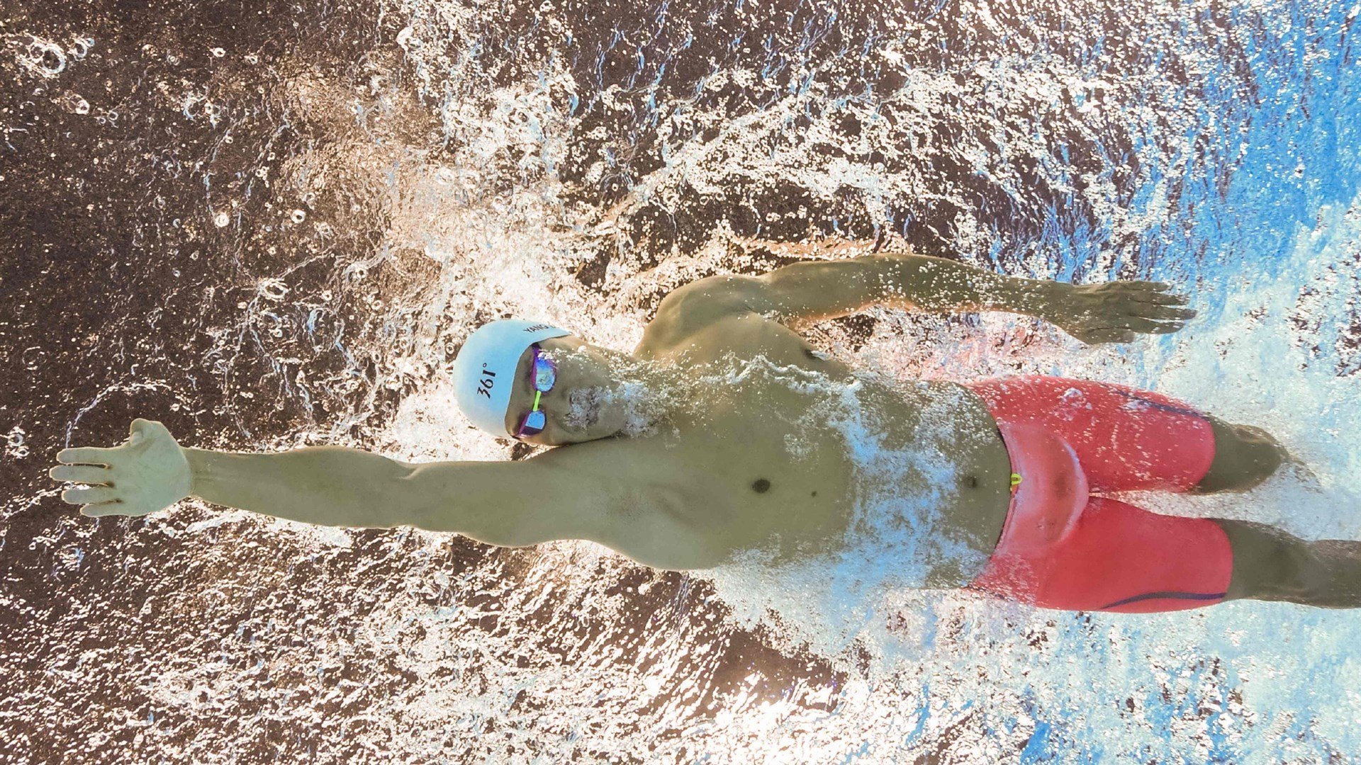 赛道上的独舞，莱奥末节接管F1年度争冠之夜