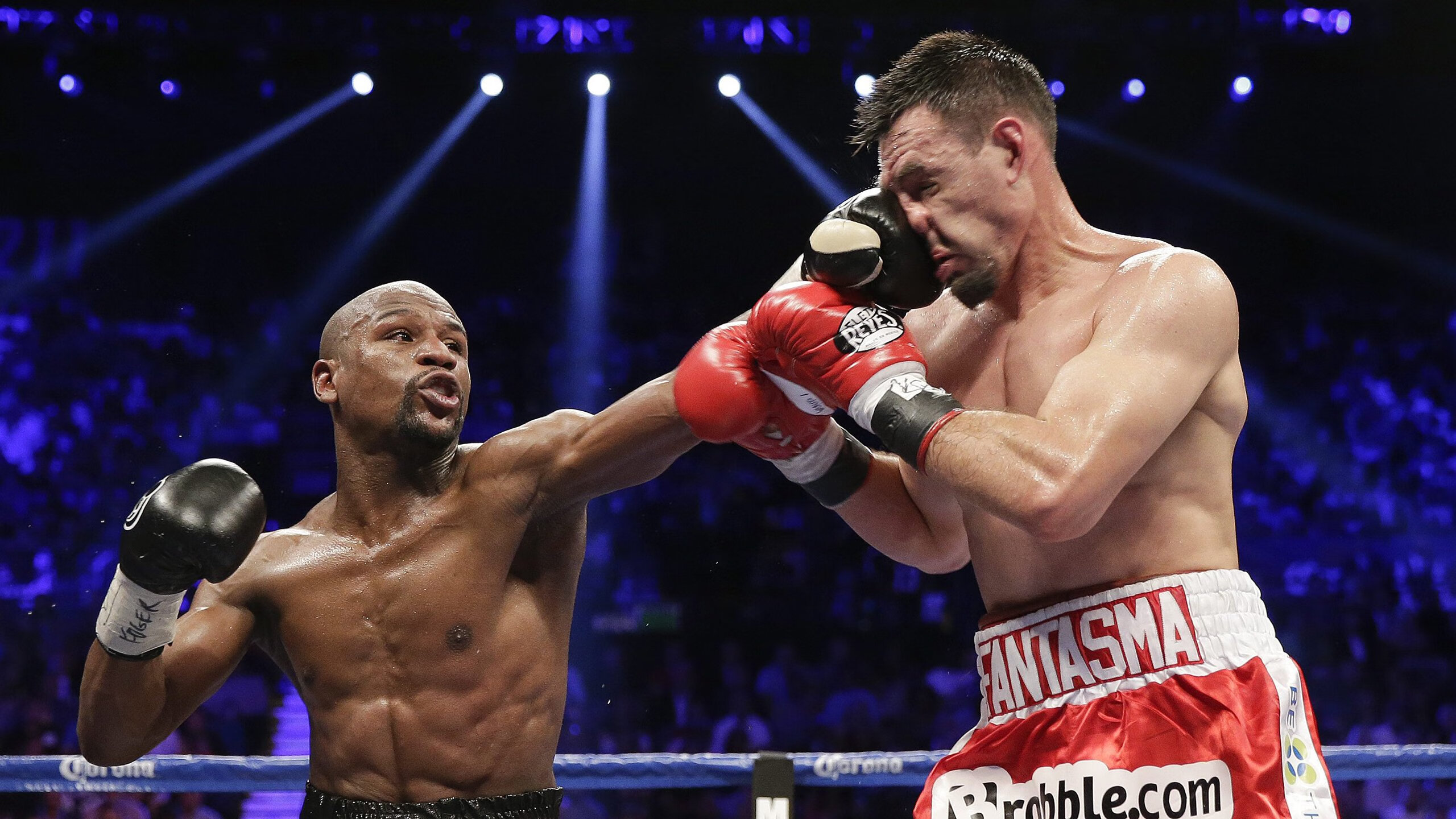 三笘薰刷新纪录之夜,突尼斯与那不勒斯的足球对话